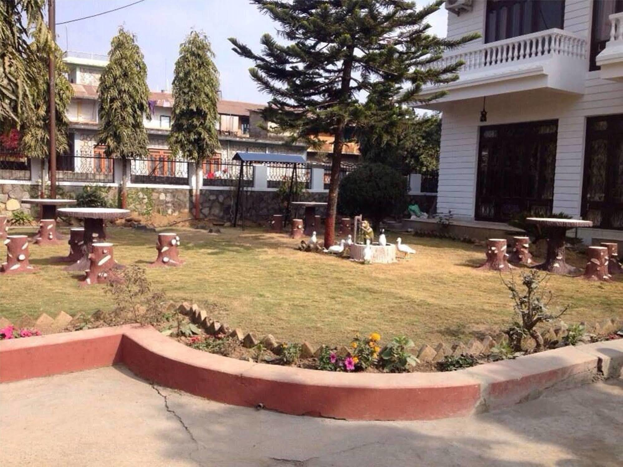Hotel Dream Pokhara Exteriör bild