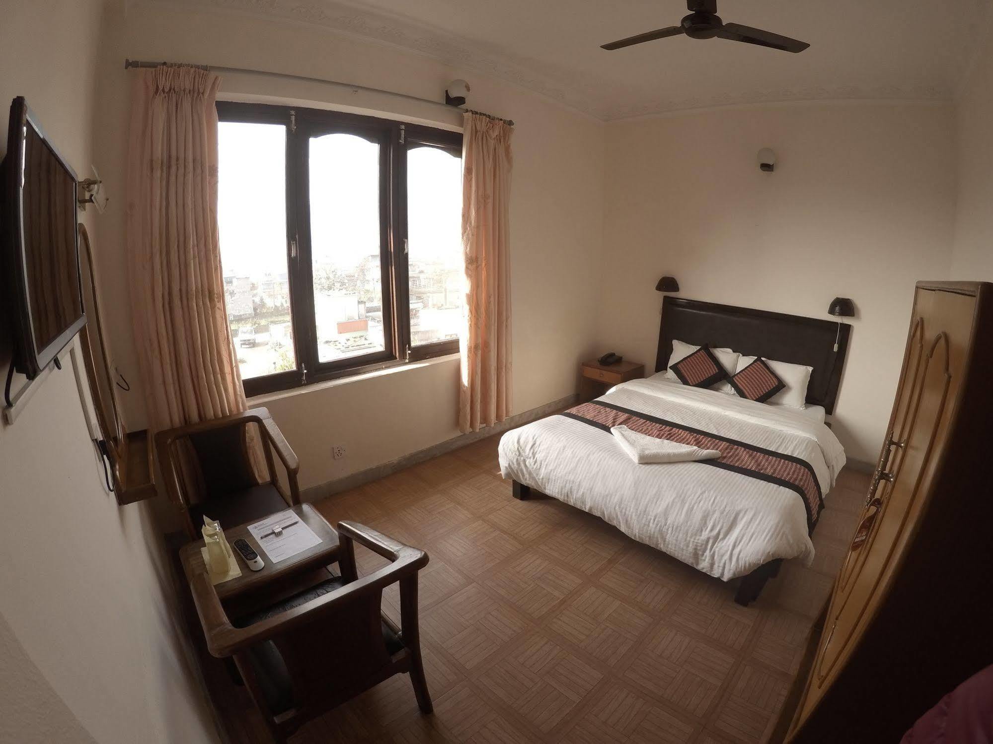 Hotel Dream Pokhara Exteriör bild